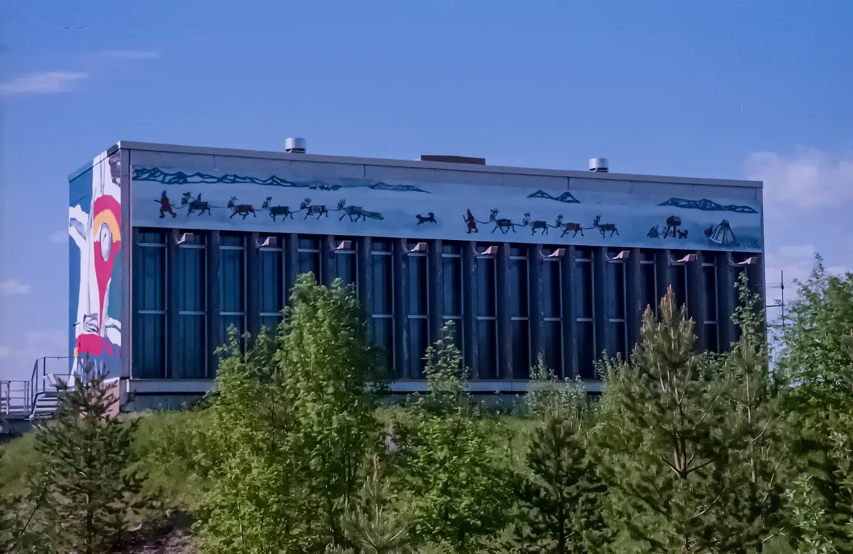 Kunstig versierde krachtcentrale bij Jokkmokk