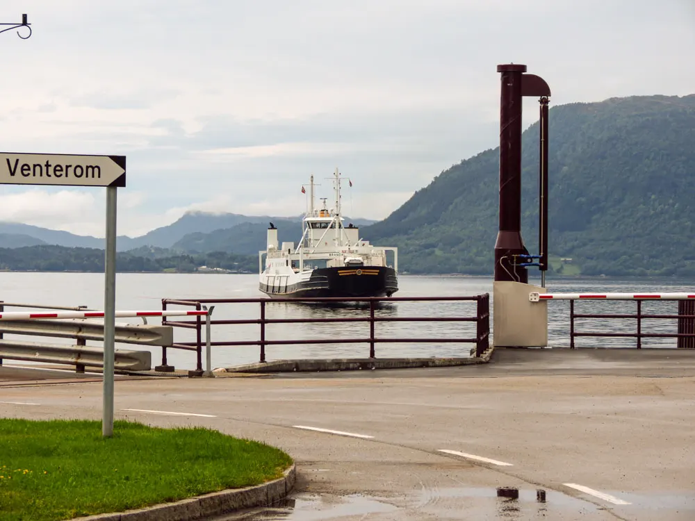 Ferry Halsa naar Kanestraum