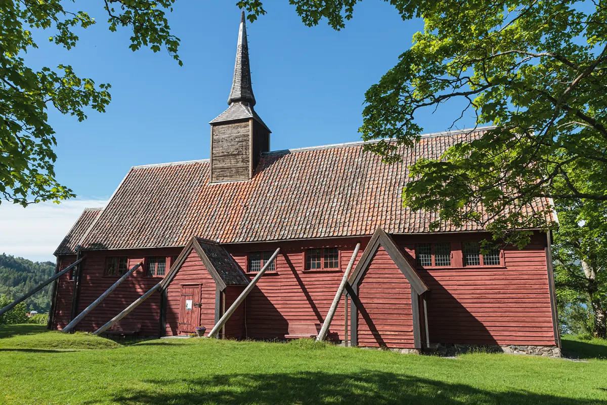 Kvernes Stavkirke