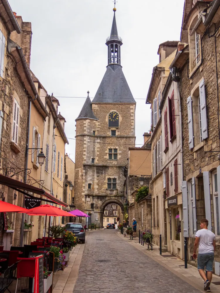 >Stadspoort in Avallon