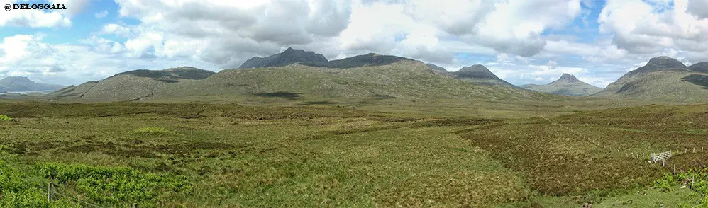 Straith Kanaird: ex-gletsjer landschap. In de laatste tijstijd staken alleen de toppen boven het ijs uit